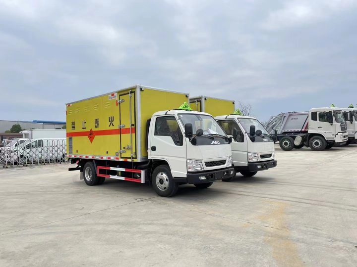 江鈴順達藍牌1.3噸爆破器材運輸車