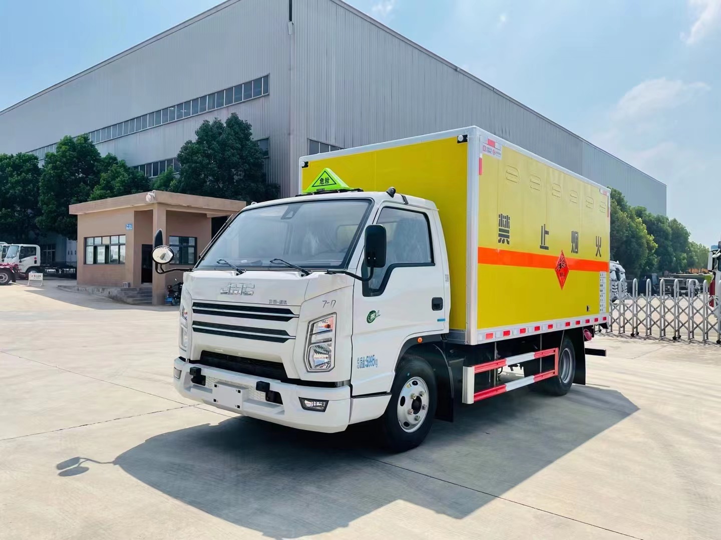 江鈴順達黃牌2.4噸爆破器材運輸車