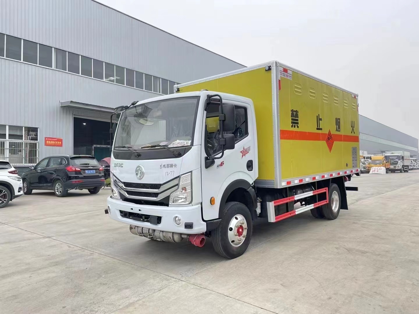 東風(fēng)多利卡3.8噸炸藥車