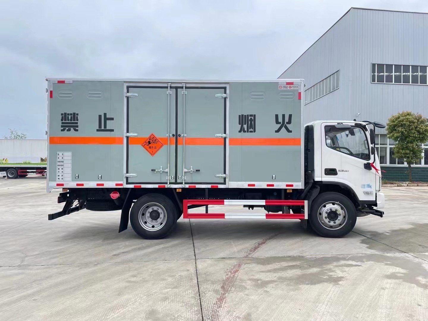 福田歐馬可6.8噸爆破車