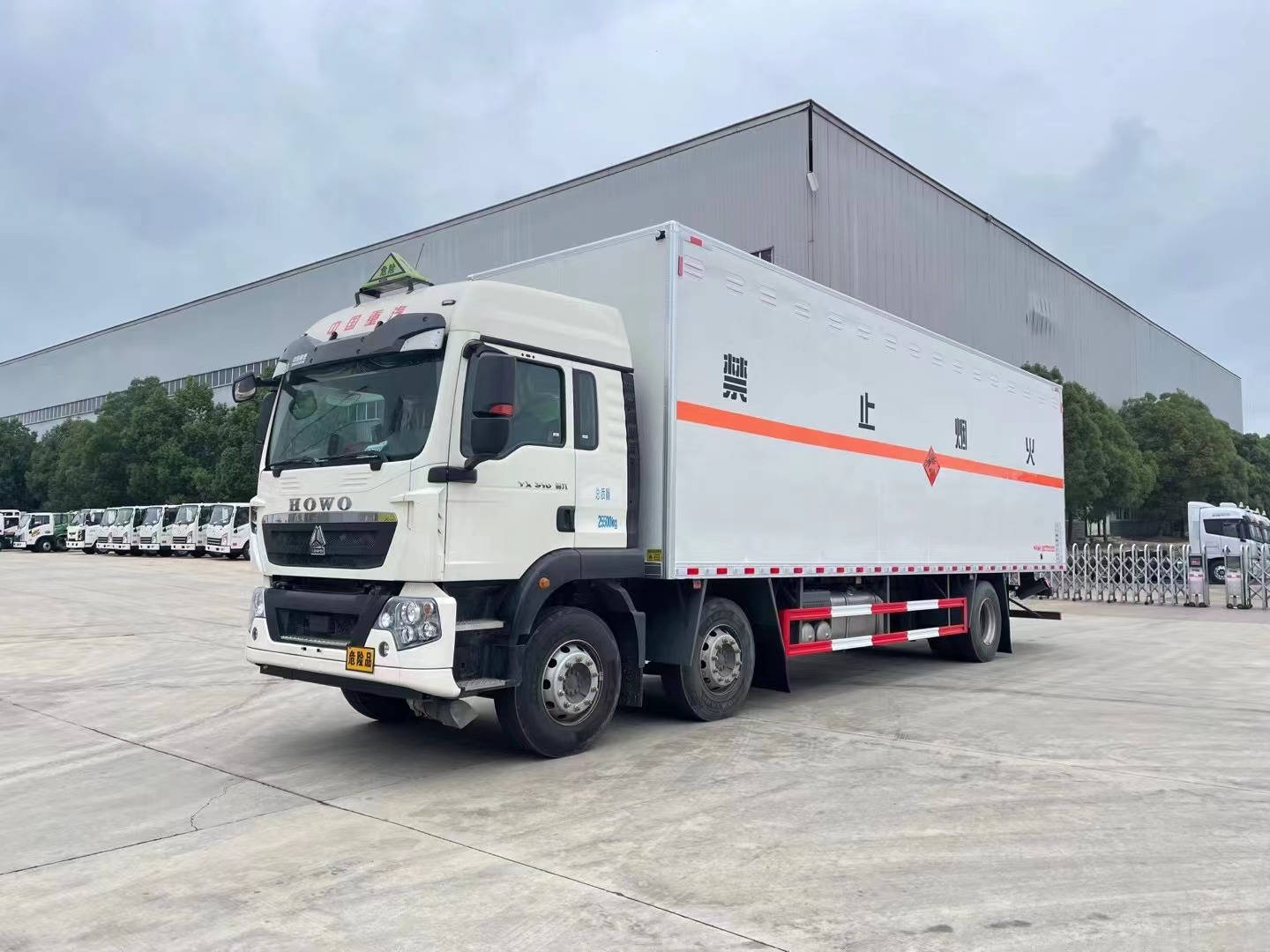 重汽豪沃9.6米煙花炮竹運輸車