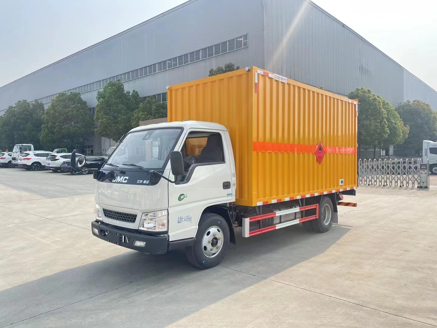 江鈴順達藍牌4.2米易燃氣體廂式運輸車