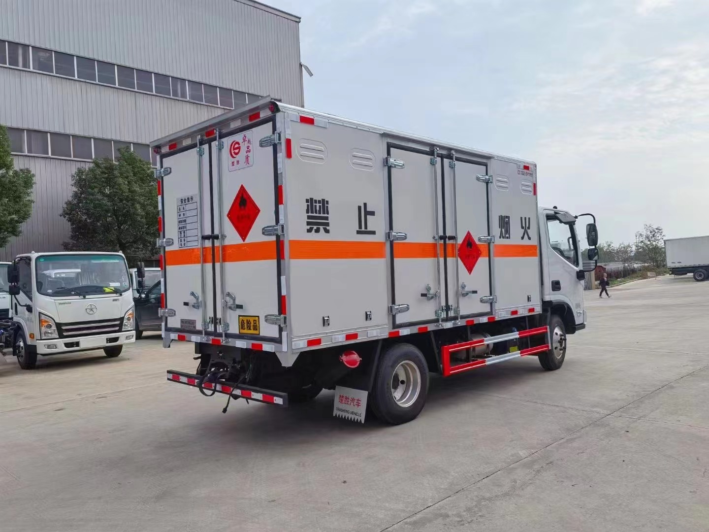 福田歐馬可寬體藍牌4.1米易燃氣體廂式運輸車