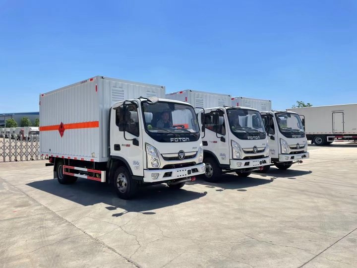 福田奧鈴藍牌4.1米易燃氣體廂式運輸車