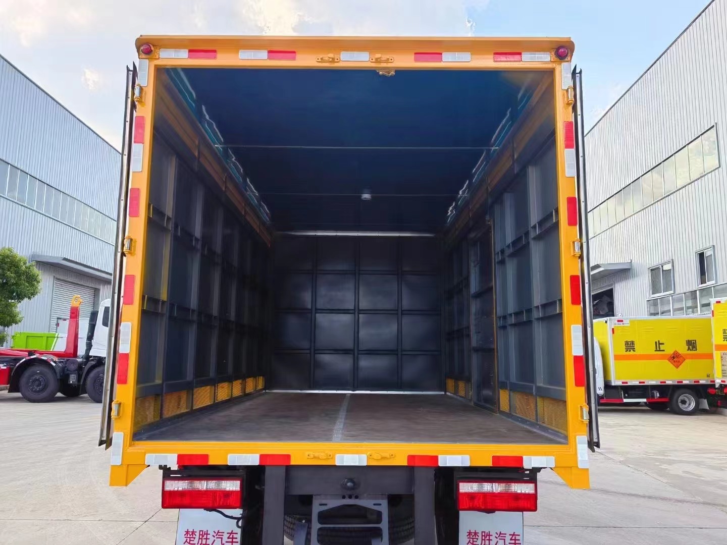 東風多利卡4.3米氣體廂式車