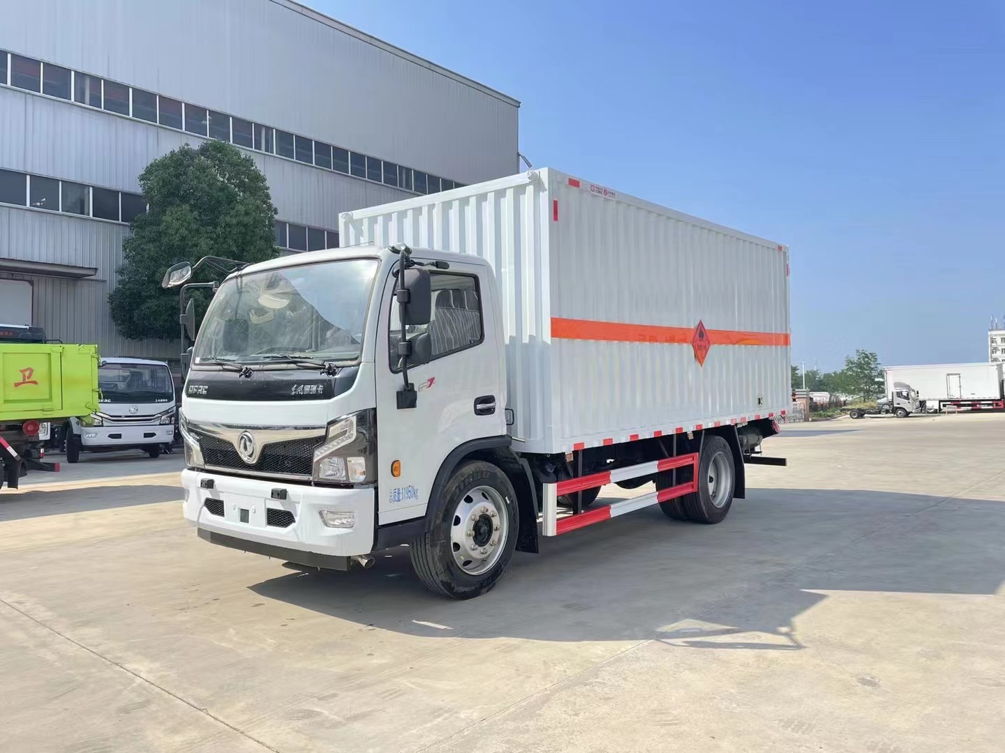 東風福瑞卡5.2米7.2噸氣體廂式運輸車