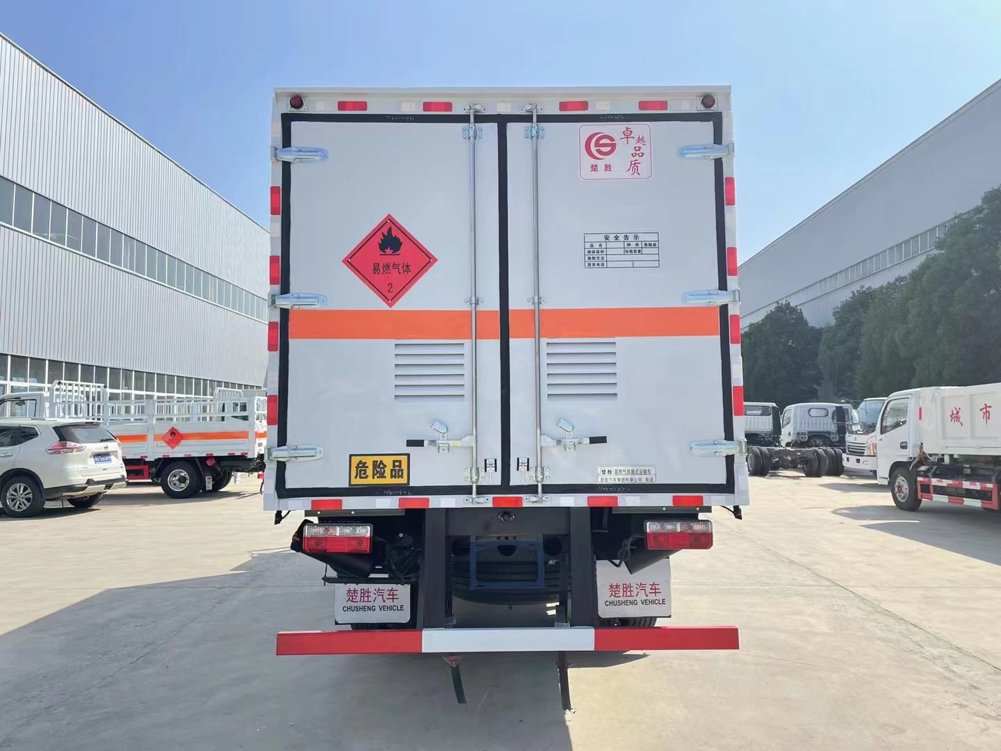 東風福瑞卡5.2米7.2噸氣體廂式運輸車