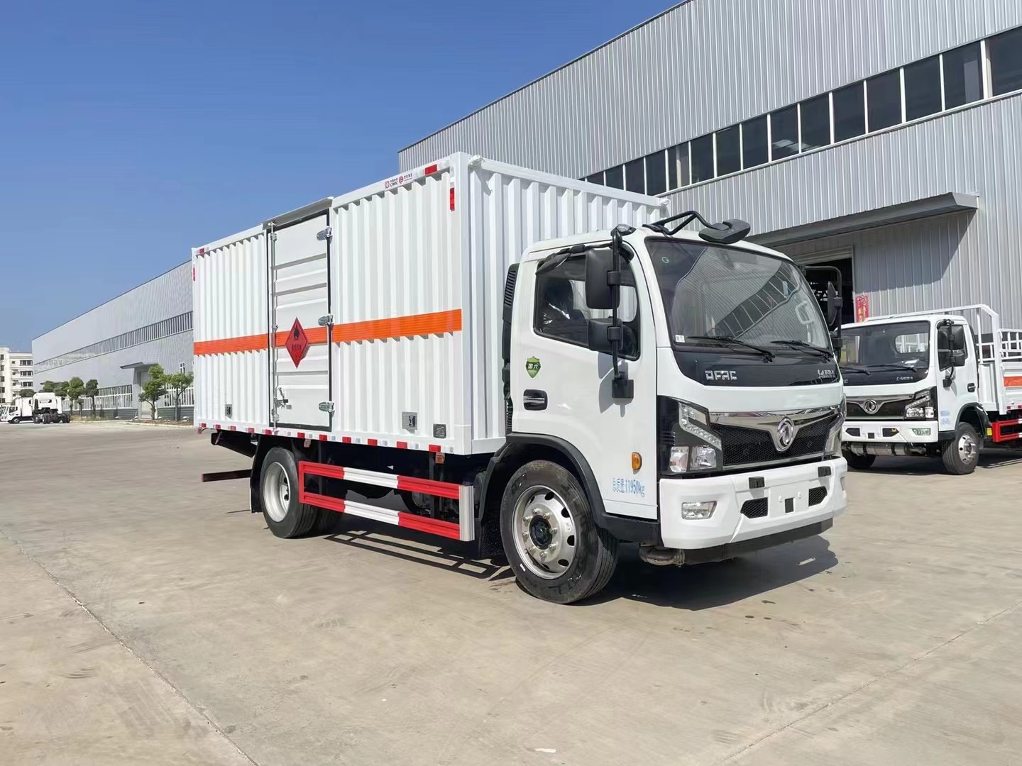 東風福瑞卡5.2米7.2噸氣體廂式運輸車