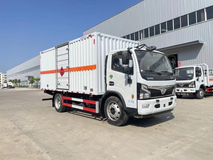 東風福瑞卡5.2米7.2噸氣體廂式運輸車