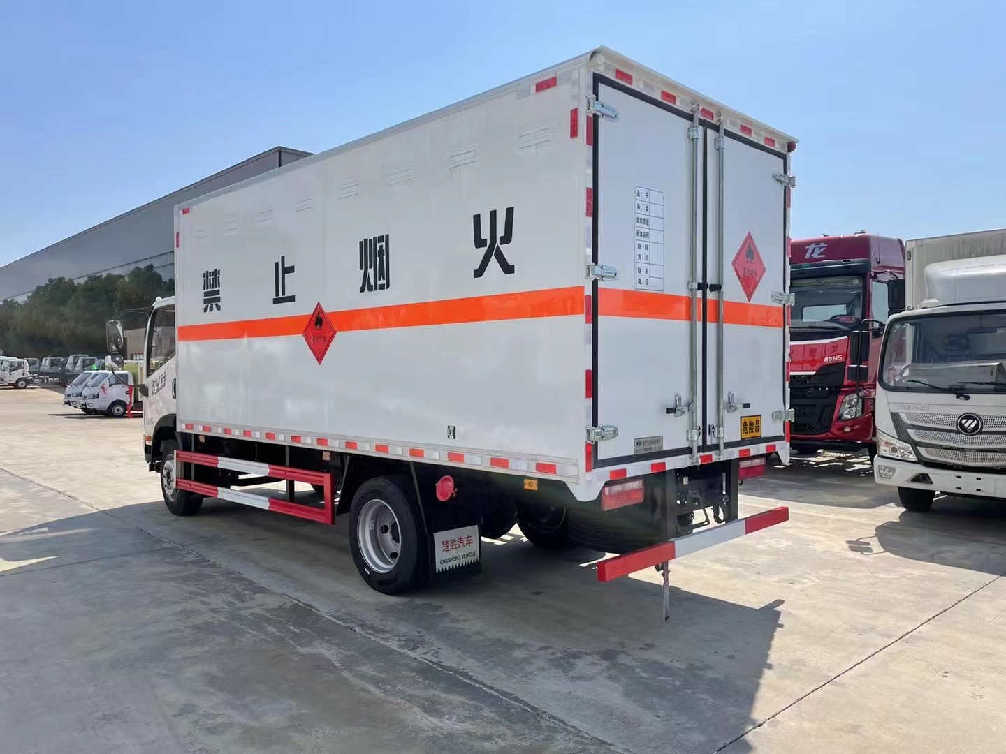 解放5.2米易燃氣體廂式運輸車/液化氣運輸車