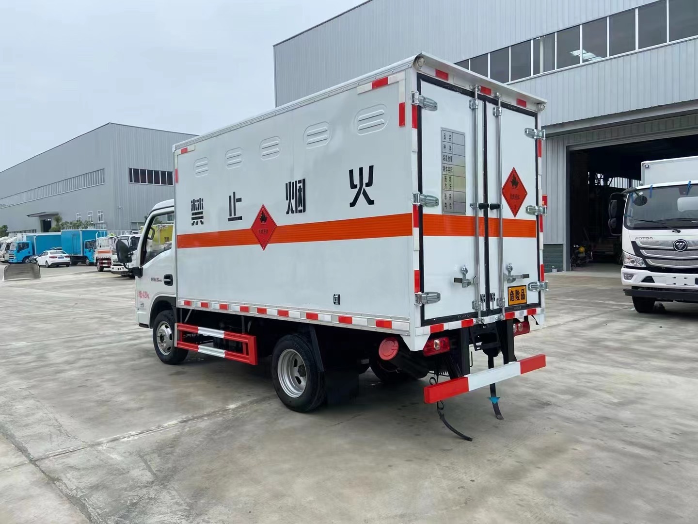 躍進柴油版3.4米甲醇運輸車