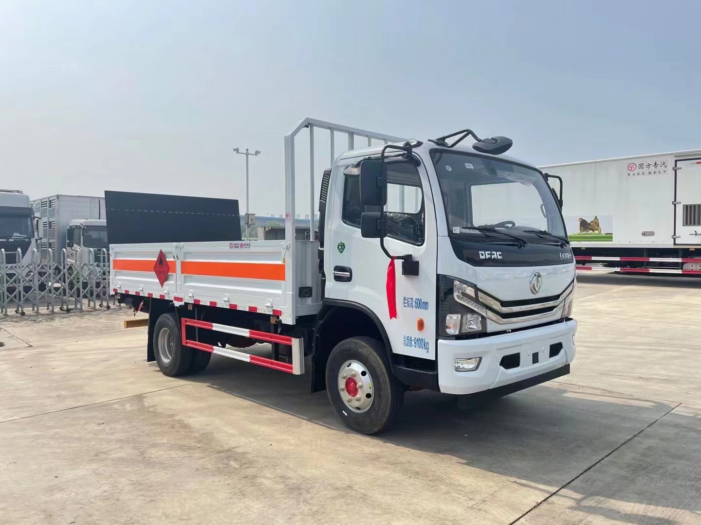 東風(fēng)4.3米氣瓶運(yùn)輸車(chē)/黃牌5噸