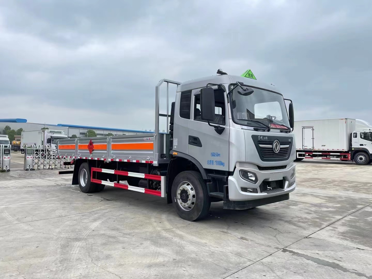 東風天錦6.7米氣瓶運輸車