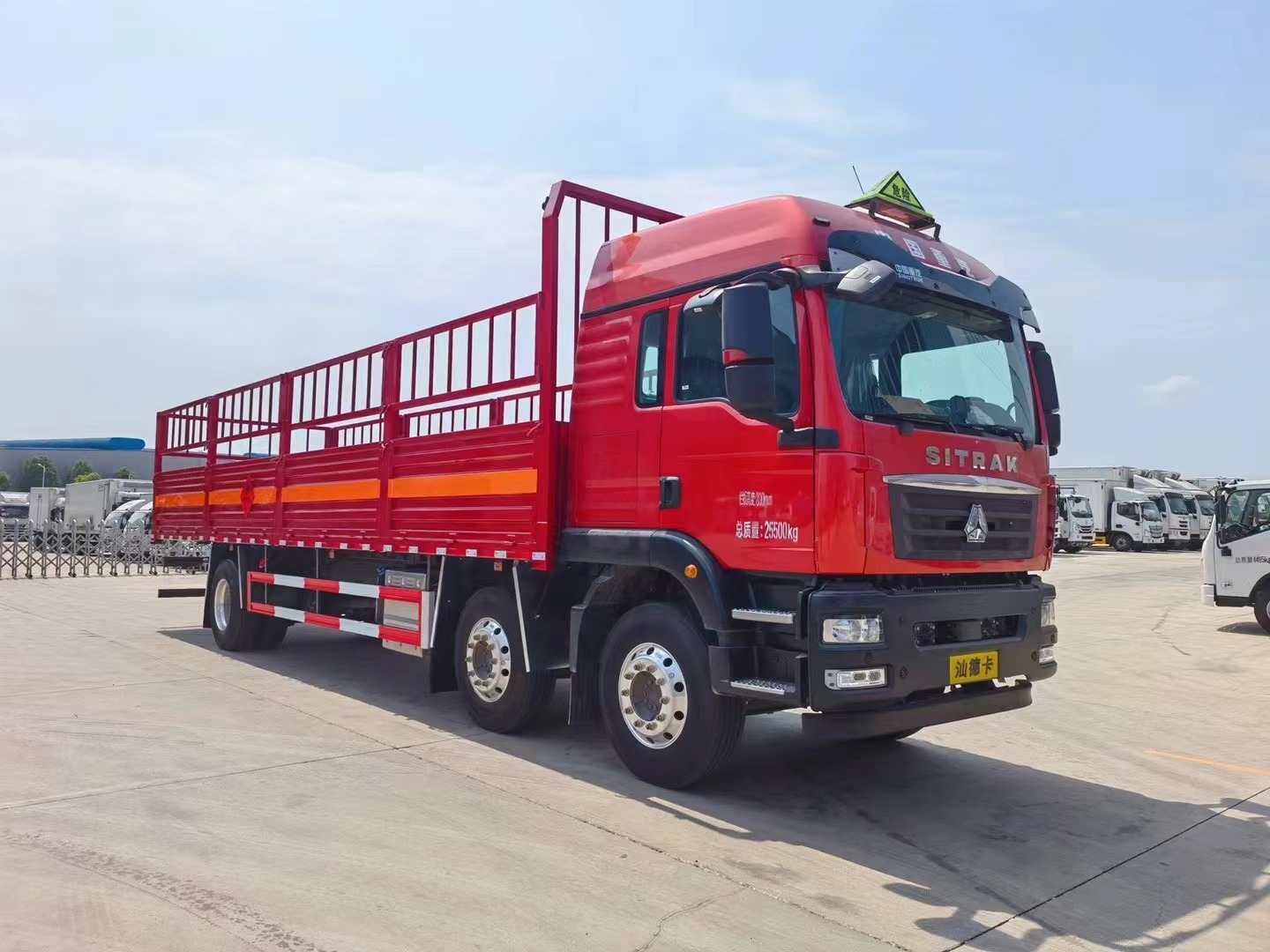 重汽汕德卡9.5米氣瓶運輸車