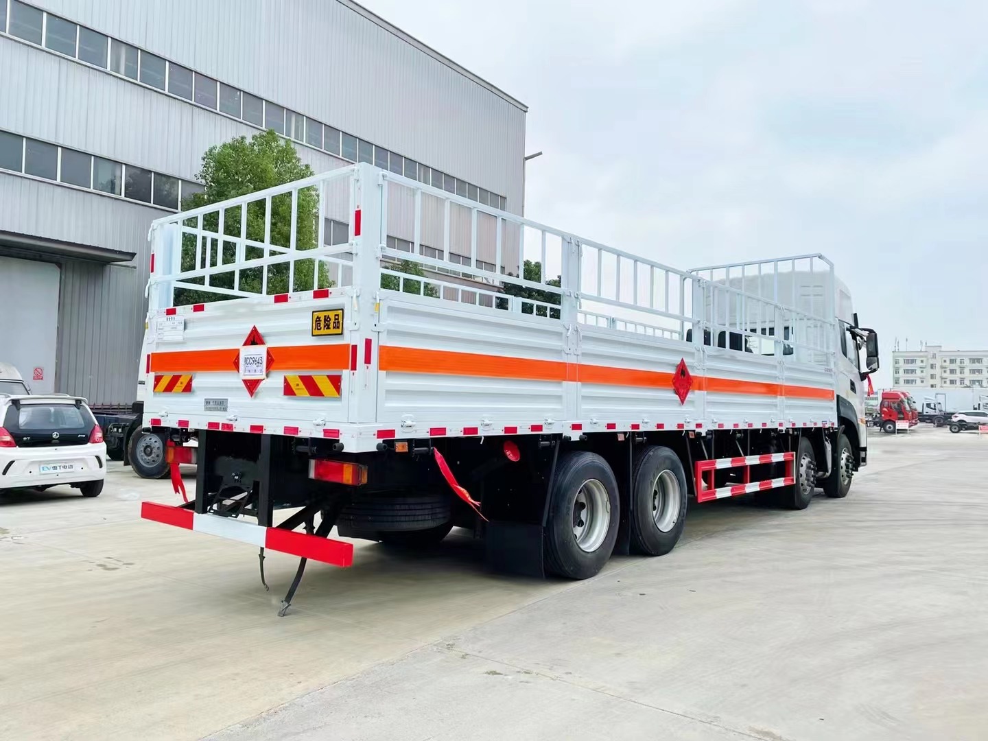 9米6氣瓶運輸車/天龍氣瓶車/前四后八危險品倉欄車