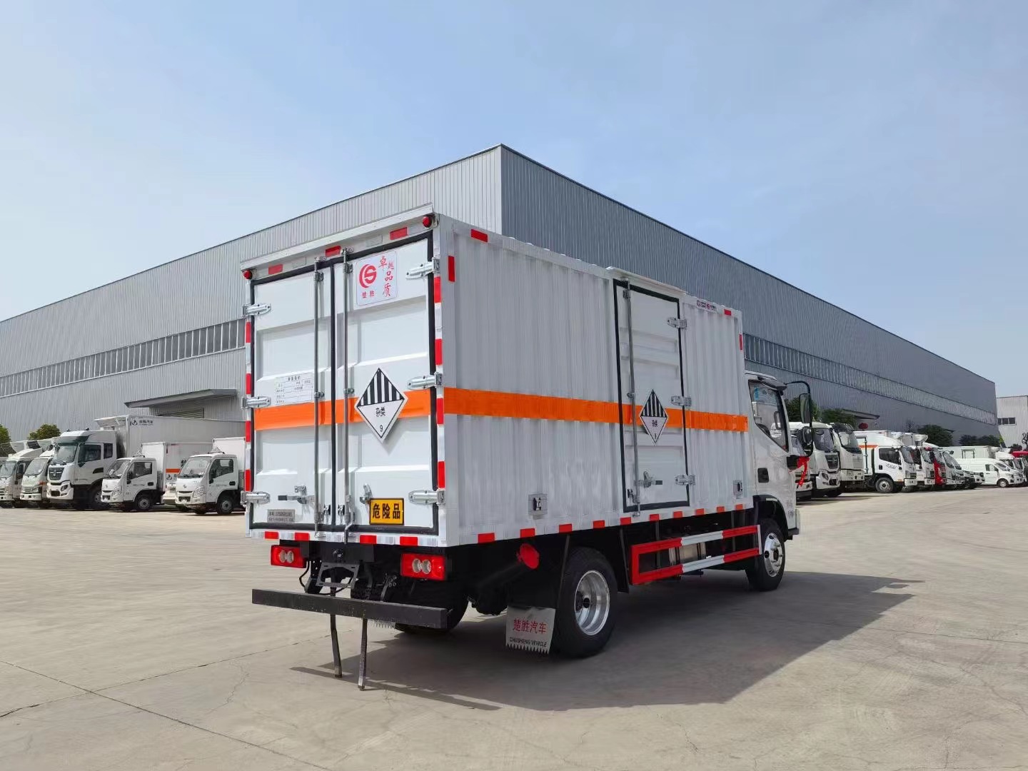 歐馬可4.15米藍(lán)牌1.4噸危險(xiǎn)廢物廂式車