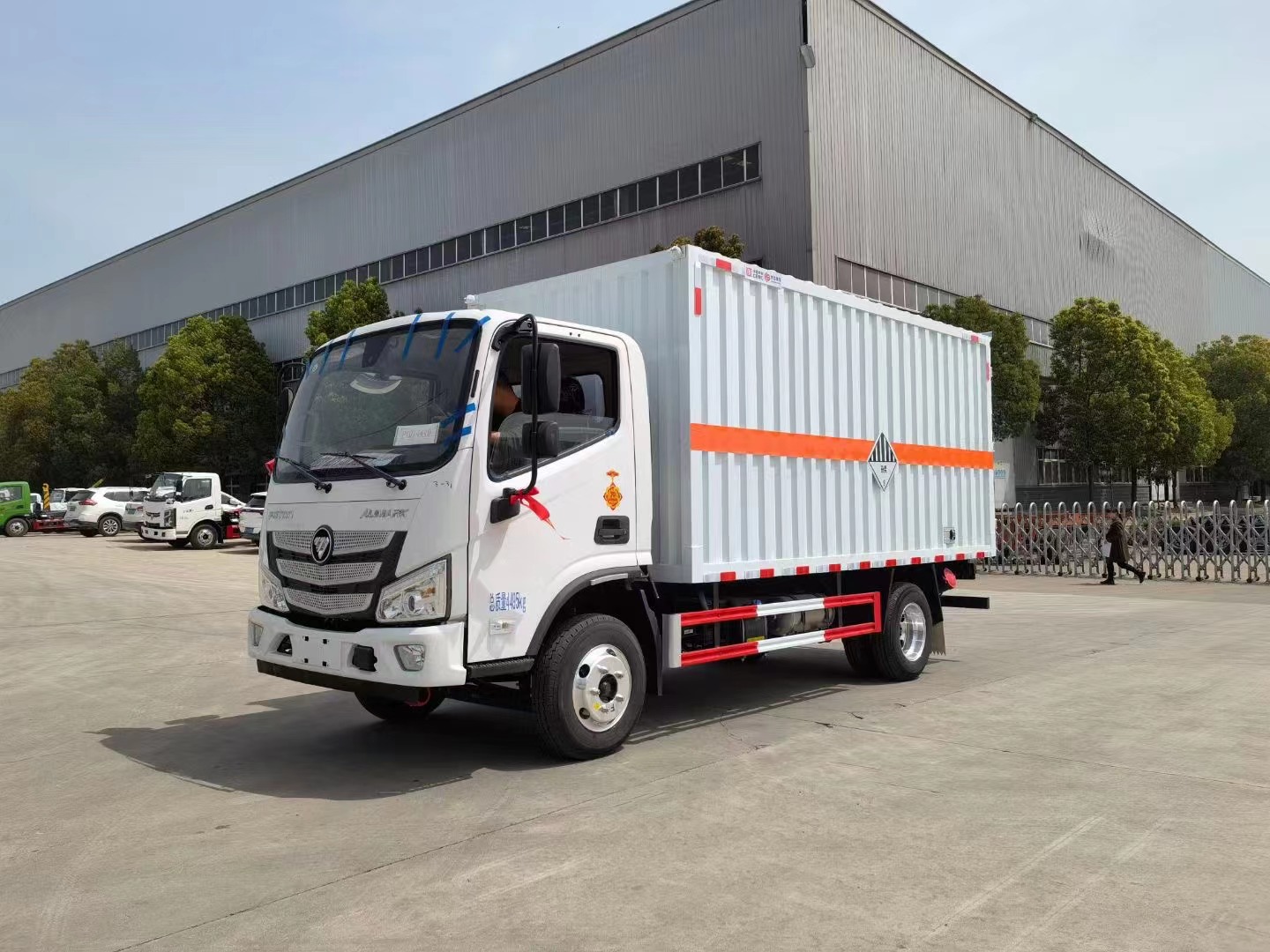 歐馬可4.15米藍(lán)牌1.4噸危險(xiǎn)廢物廂式車