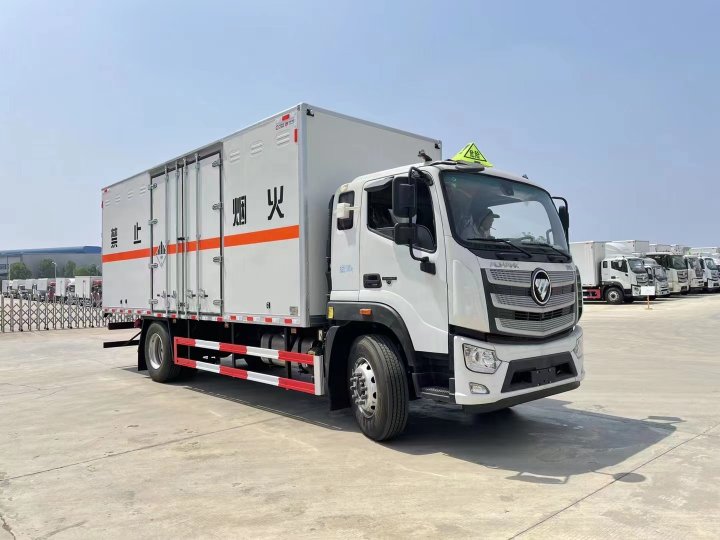 福田歐航6.8米雜項廂式運輸車