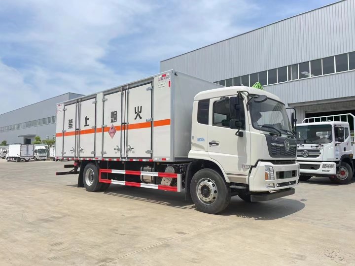 東風天錦（6.2米/6.8米）10噸易燃固體廂式運輸車