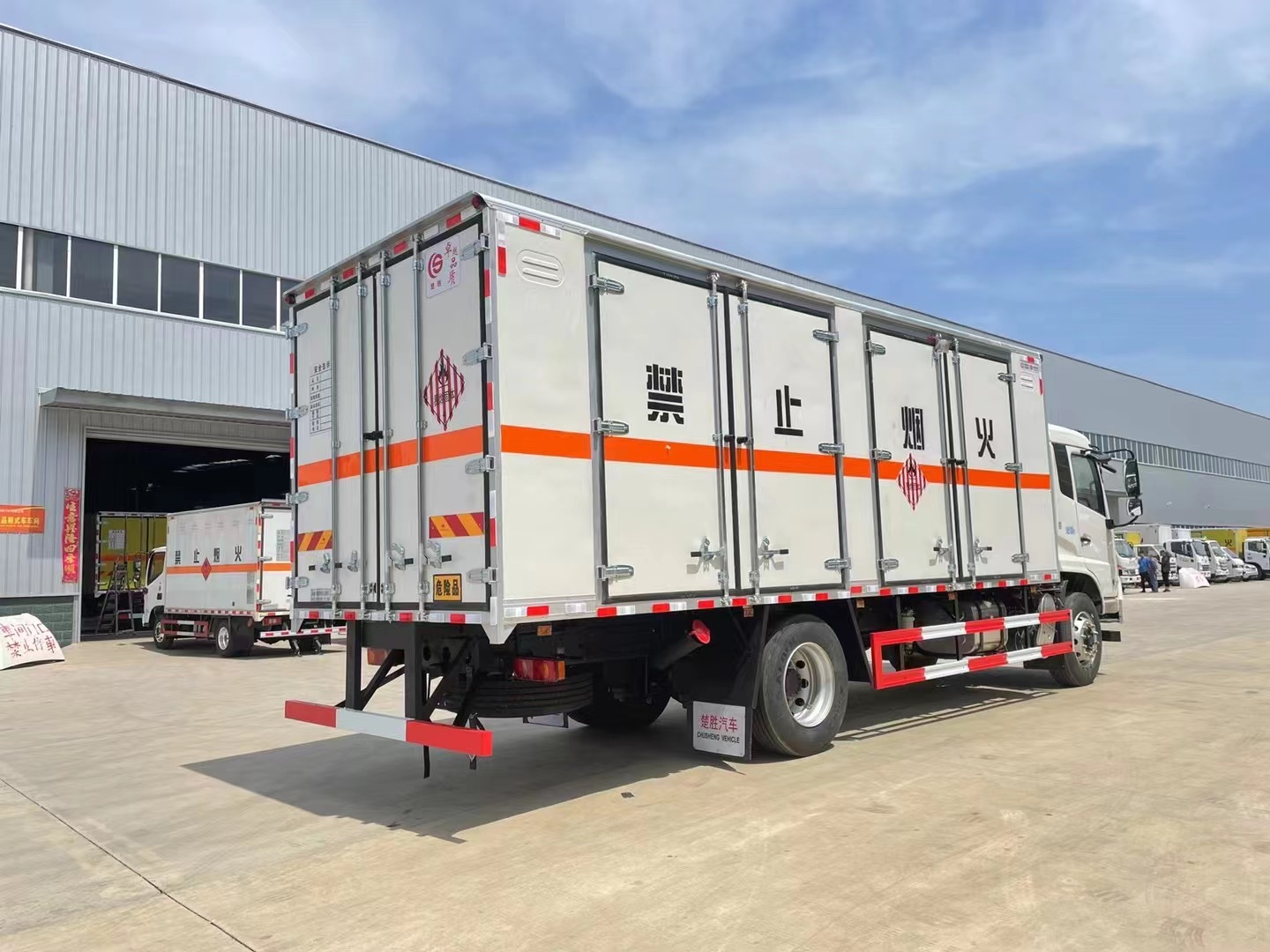 東風天錦（6.2米/6.8米）10噸易燃固體廂式運輸車