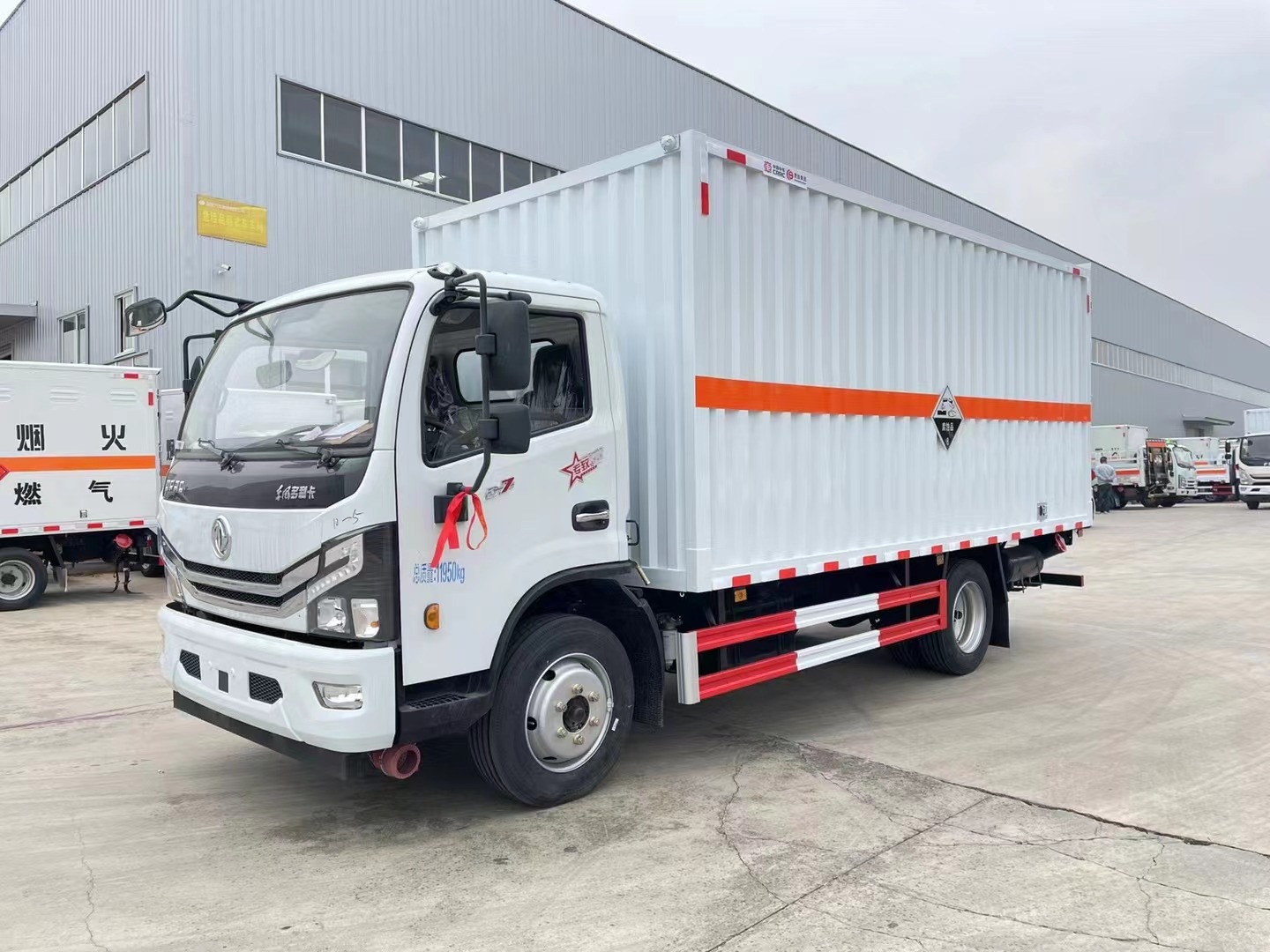 東風多利卡（5.2米）7.2噸腐蝕性物品廂式車