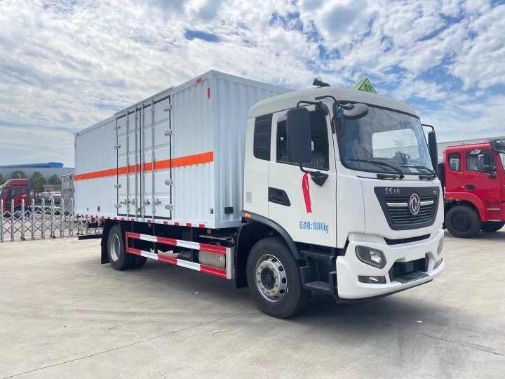 東風天錦6.2米/6.8米10噸腐蝕品廂式車