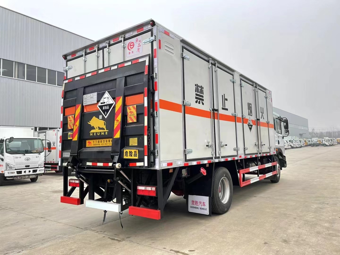 東風(fēng)多利卡（6.2米/6.8米）腐蝕品廂式車