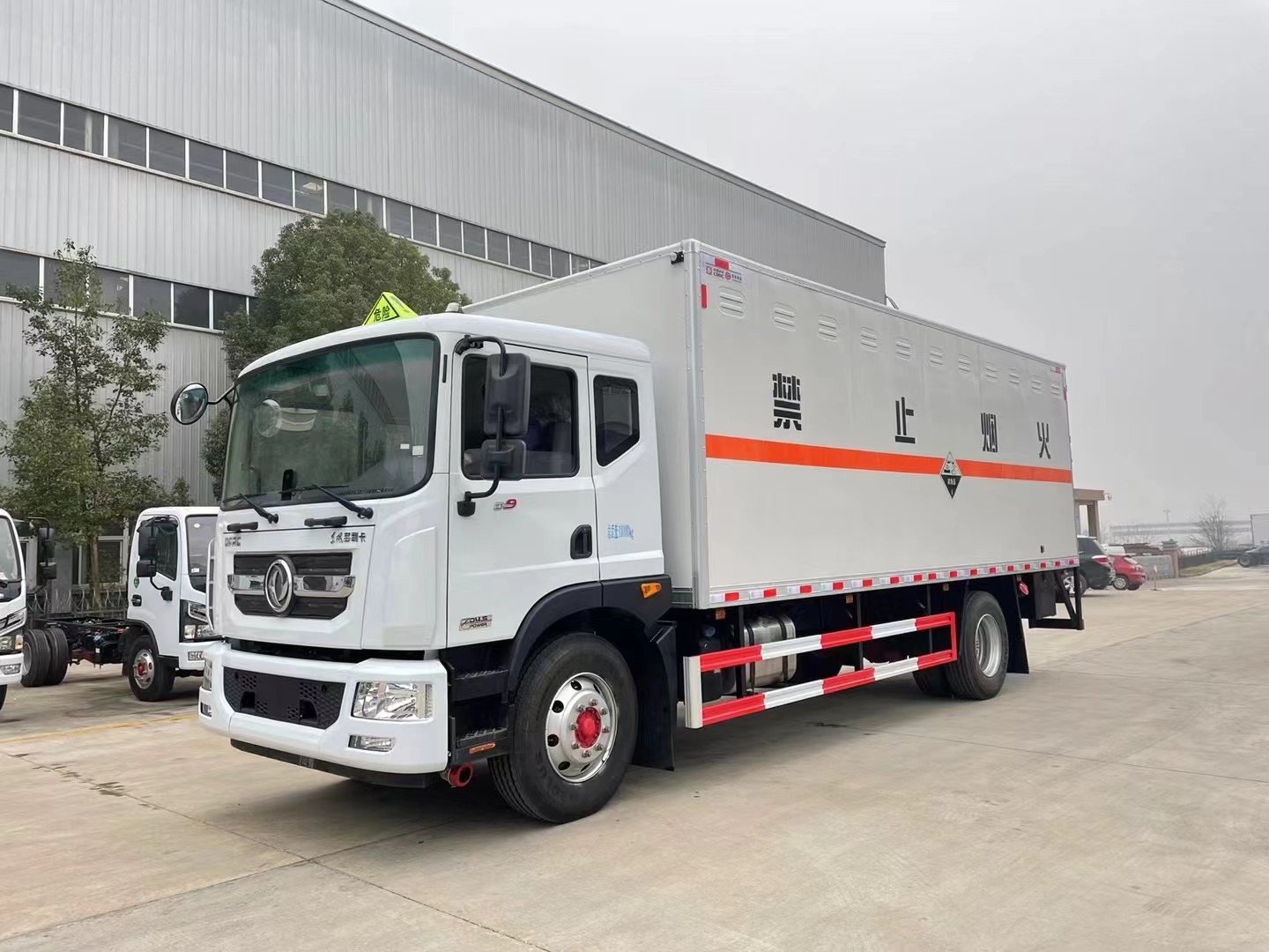 東風(fēng)多利卡（6.2米/6.8米）腐蝕品廂式車