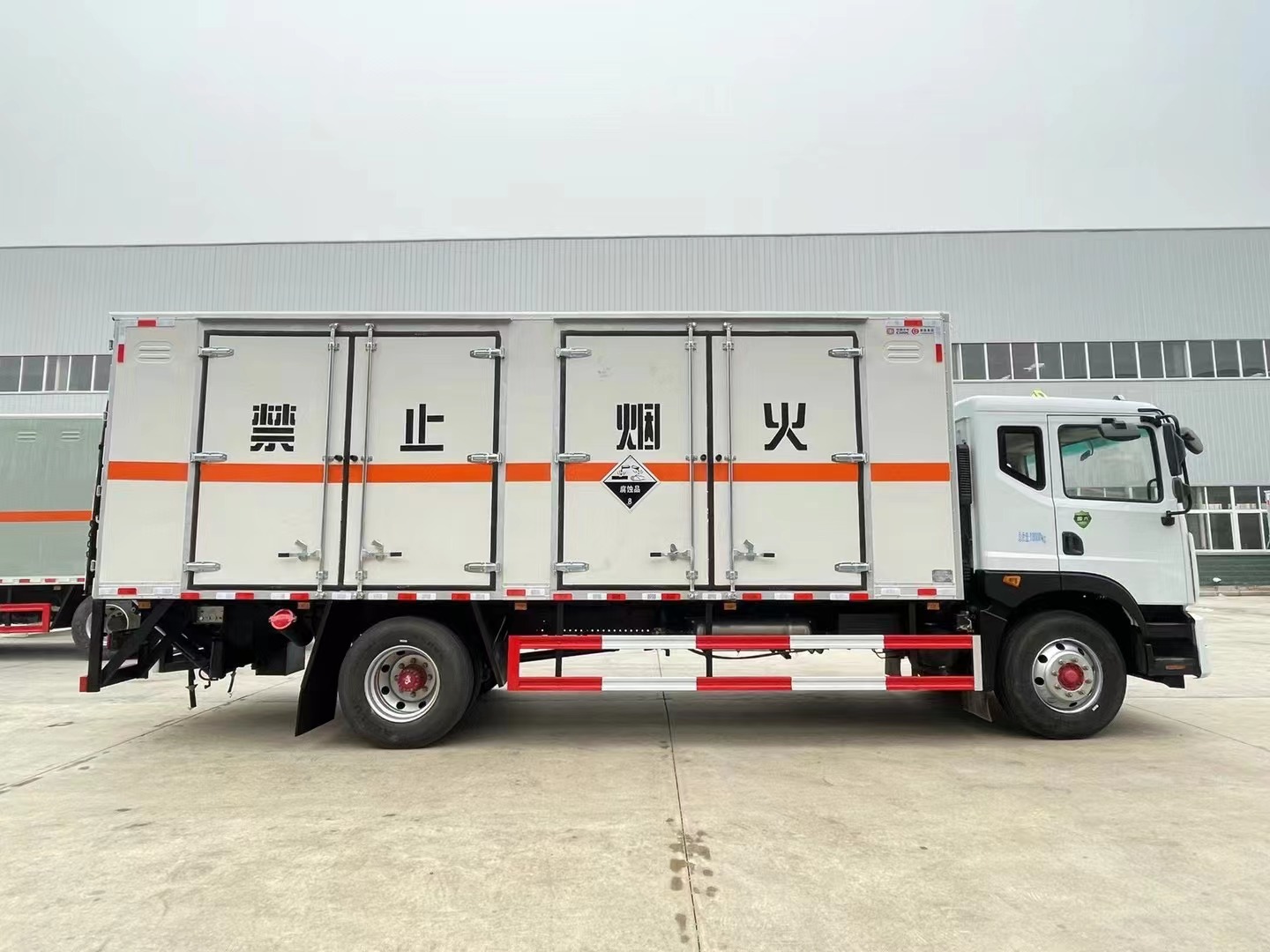 東風(fēng)多利卡（6.2米/6.8米）腐蝕品廂式車