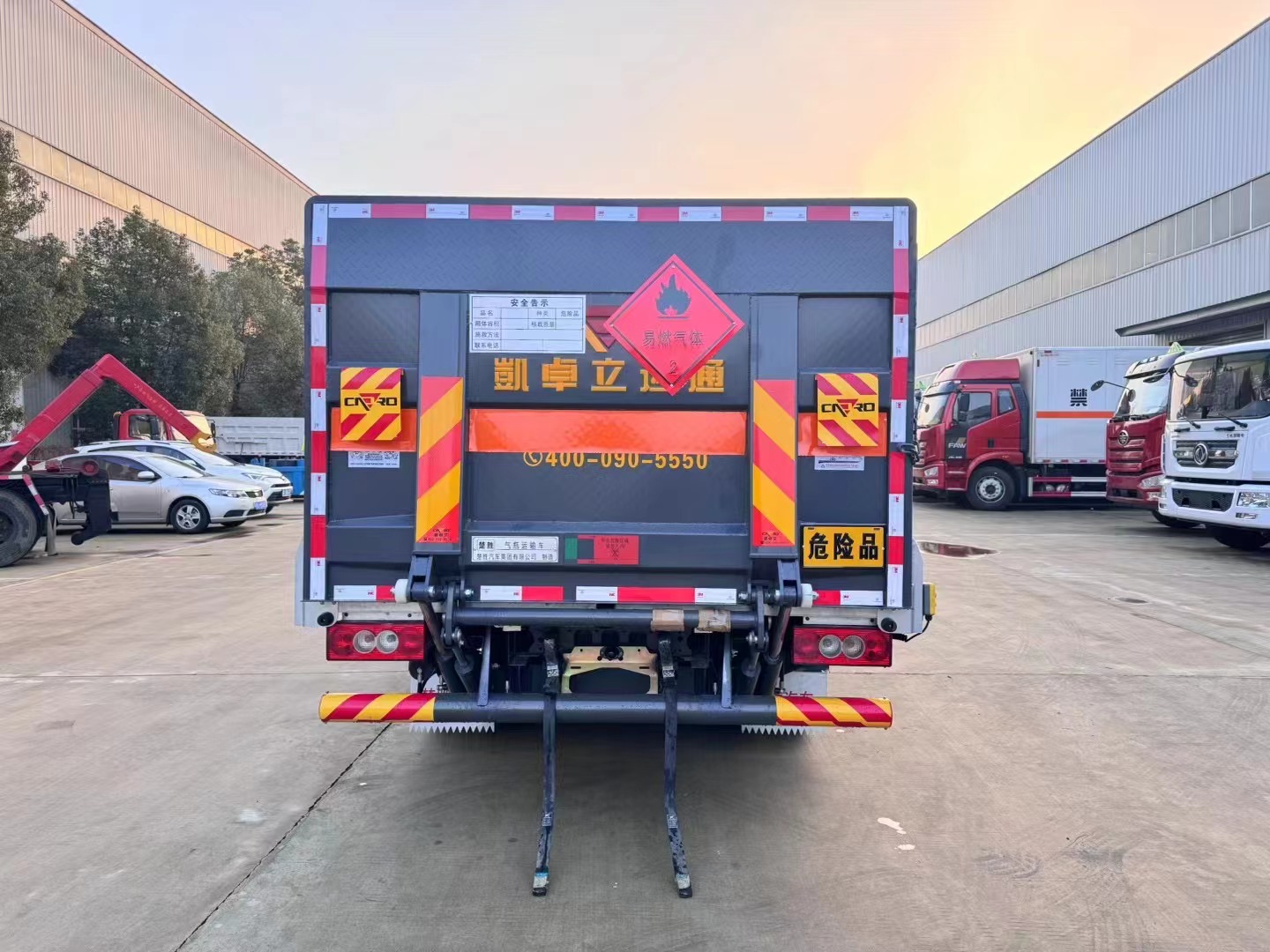 歐馬可康機(jī)藍(lán)牌氣瓶運(yùn)輸車