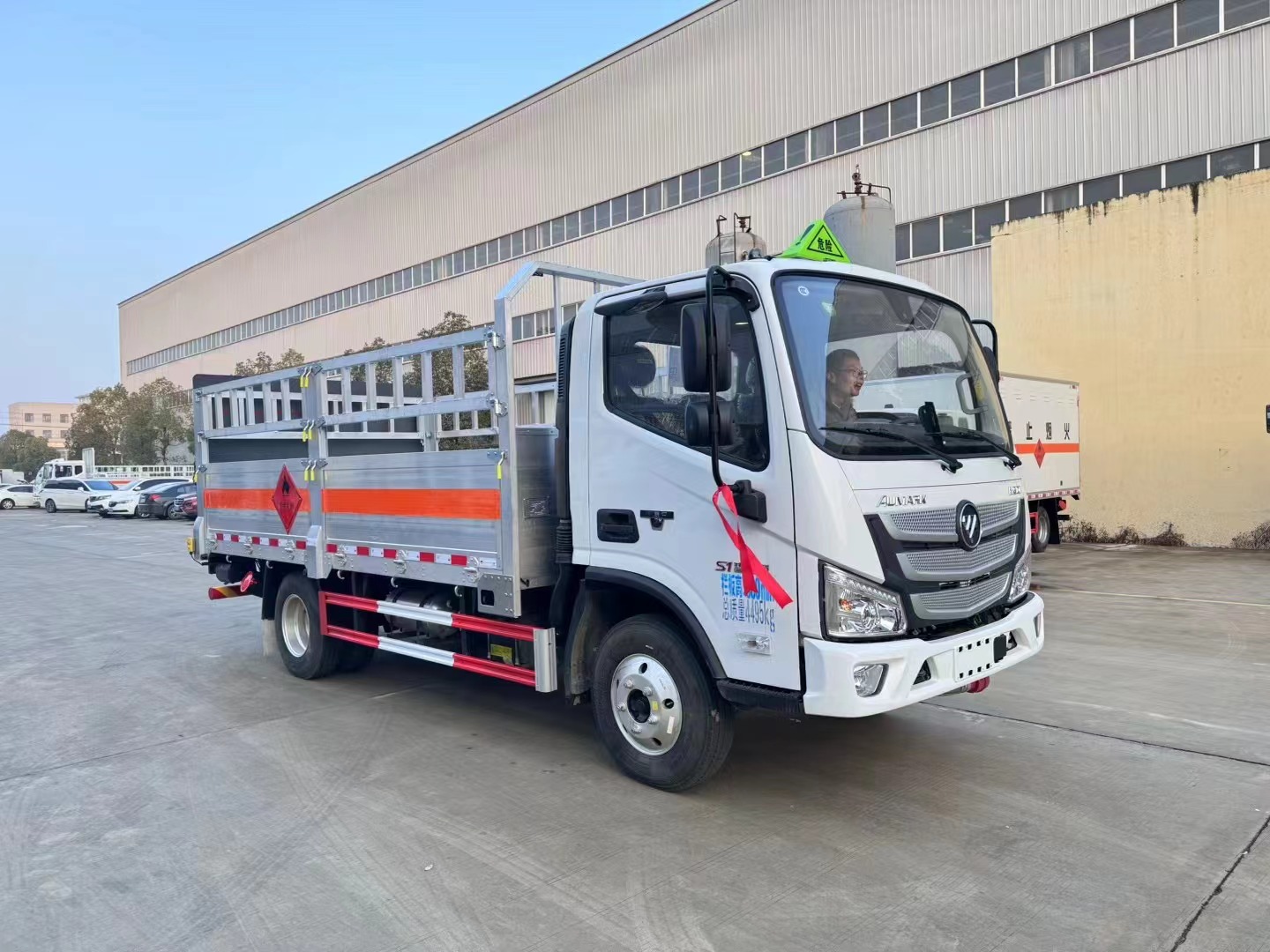 歐馬可康機(jī)藍(lán)牌氣瓶運(yùn)輸車