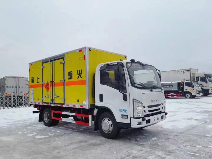 五十鈴黃牌3.9噸爆破器材運輸車